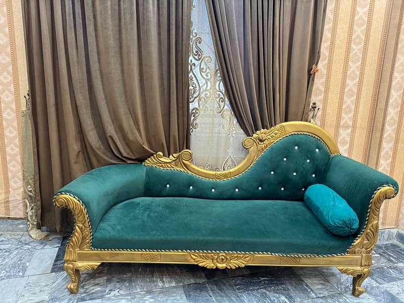 almost new dewan sofa green color 0