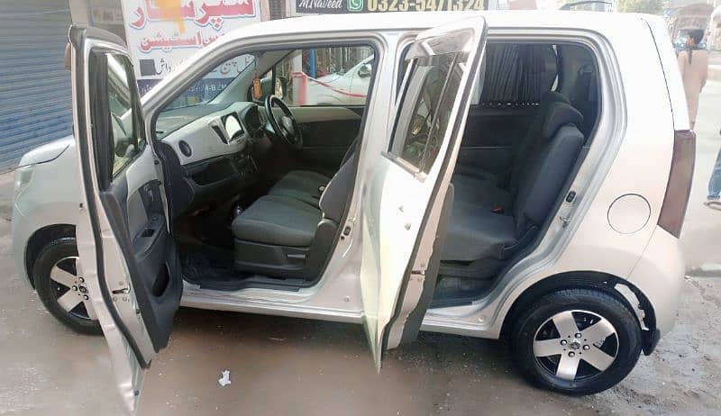 Wagon R Automatic. 2015 Japanese. . 2019 Reg. Lahore num. Home used car. 5