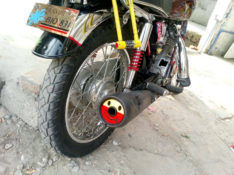 bike all ok hai 10/10 file all documents clear number plates frent bak 2