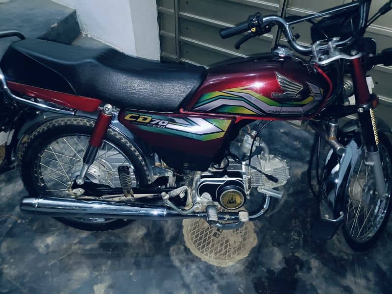 saaf bike hy  new halat my 1 owner ke nam py hy bohat kam chale hy l 3