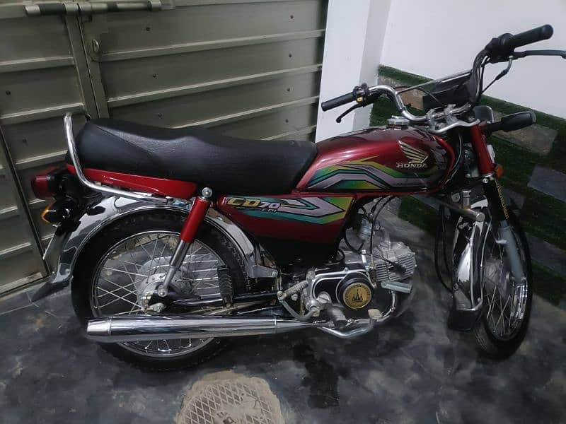 saaf bike hy  new halat my 1 owner ke nam py hy bohat kam chale hy l 6