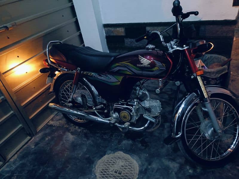 saaf bike hy  new halat my 1 owner ke nam py hy bohat kam chale hy l 11