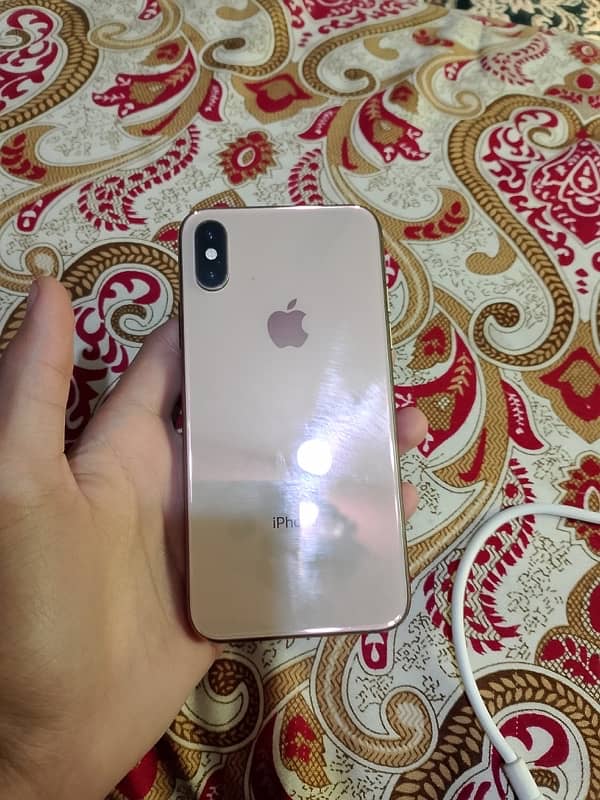 iPhone xs golden colour 3