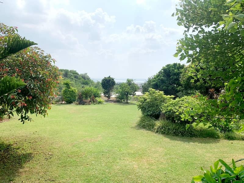 LUSH GREEN HOUSE LIKE FARM HOUSE FOR SALE NEAR IMRAN KHAN HOUSE 8