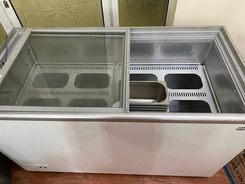 varioline icecream freezer only 3 month used with palattes 1