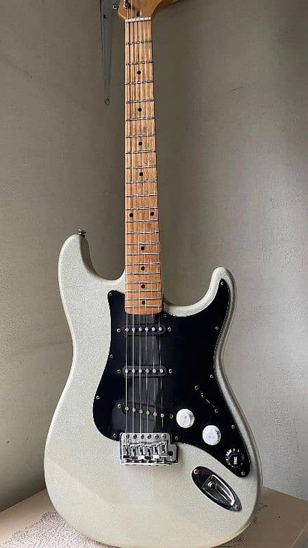 MAVIS ELECTRIC GUITAR 1