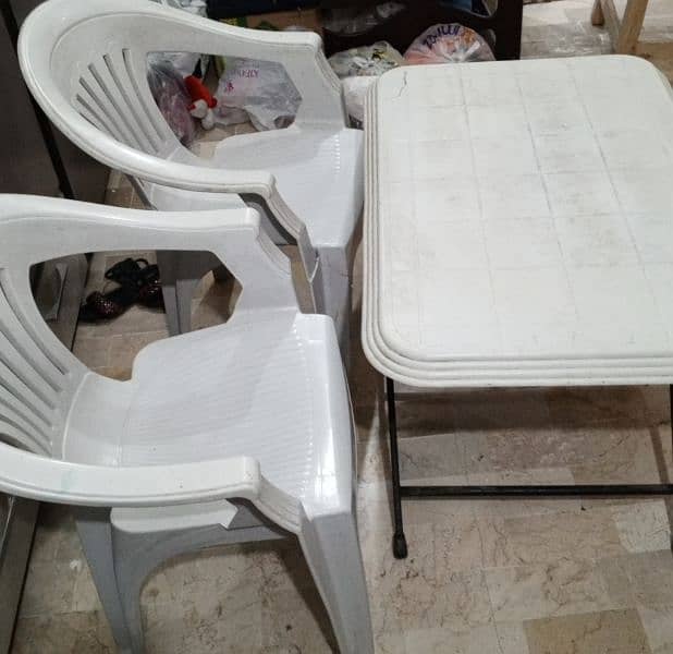 Plastic Folding table with Two Chairs 0