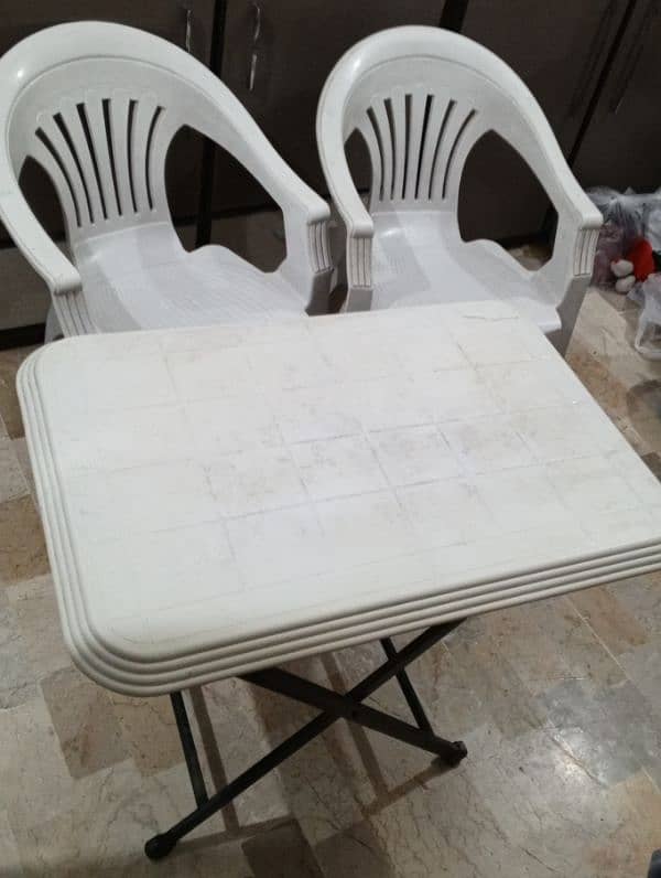 Plastic Folding table with Two Chairs 1