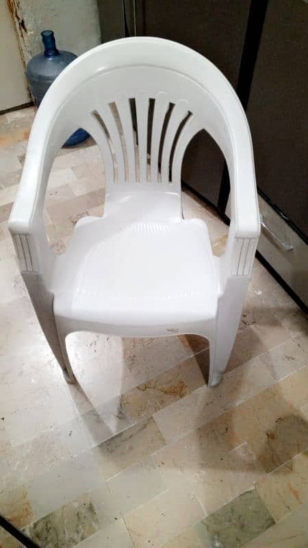 Plastic Folding table with Two Chairs 2