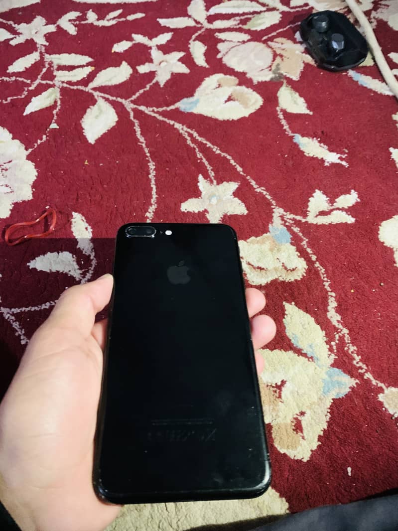 iphone 7 plus PTA approved with Box contact me on WhatsApp 03319175052 3