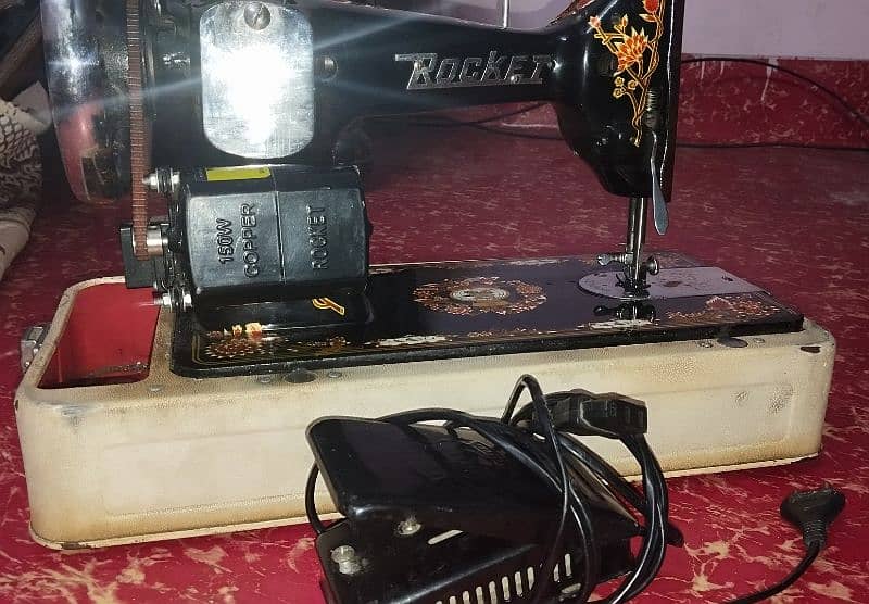 sewing machine with electric motor & machine cover 4