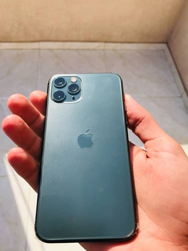 iphone 11 pro FU 4 sal se sim chl rhi 1