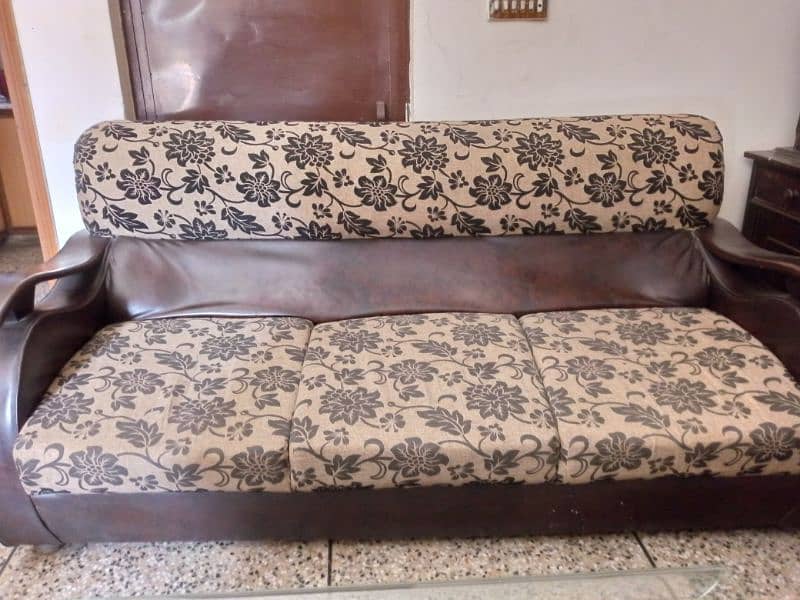 Sofa set 5 seater + table 1