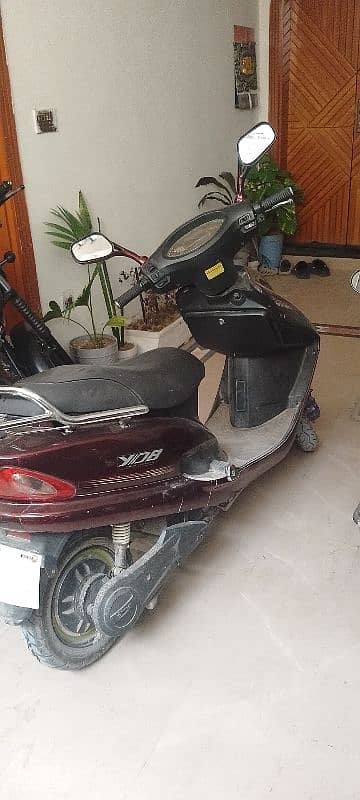 best electric scoote for ladies in 10/9 condition 4