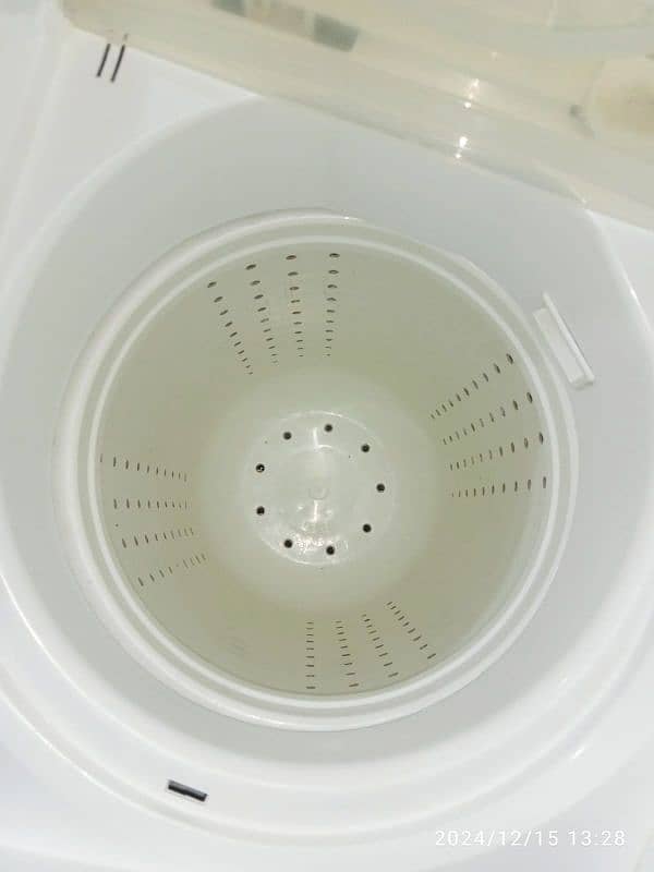 Kenwood washing machine twin tub model number KWM-950SA CYCLONE 8