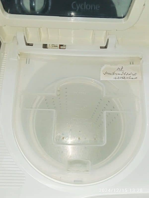 Kenwood washing machine twin tub model number KWM-950SA CYCLONE 10