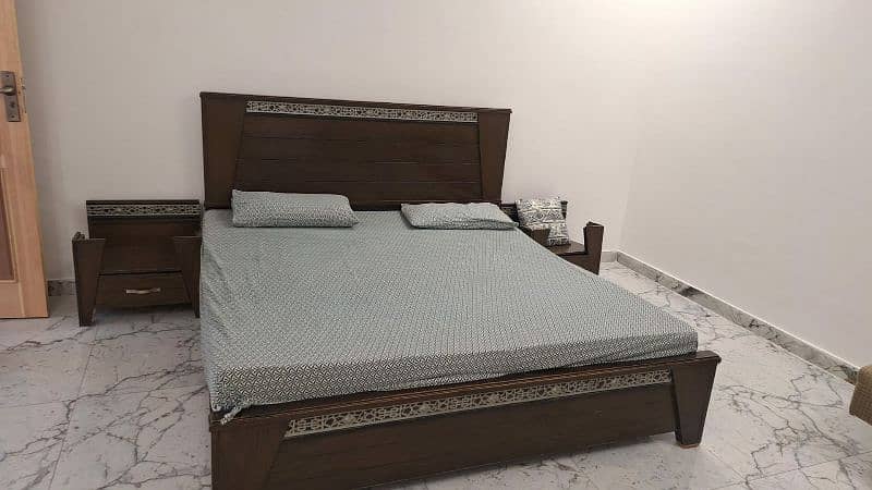 Double bed with side tables and dressing table 1