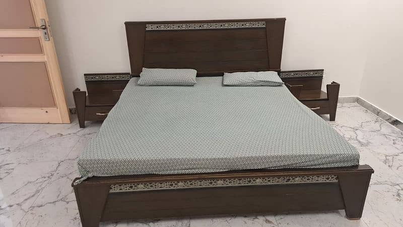 Double bed with side tables and dressing table 2