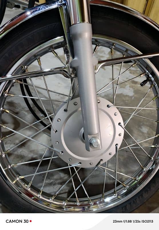 like showroom condition bike nut to nut jenuen. 03028841920 4