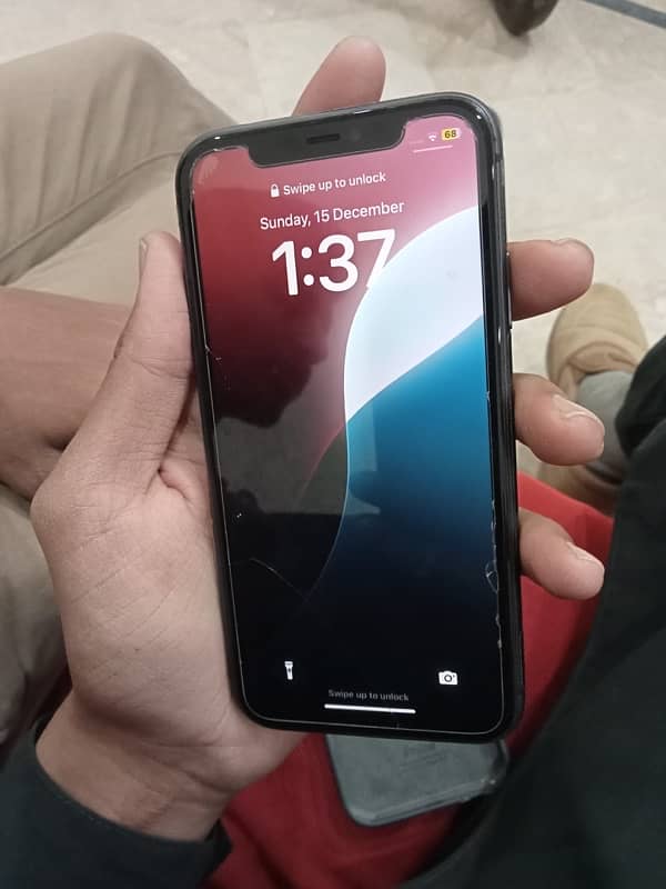 iPhone 11 4