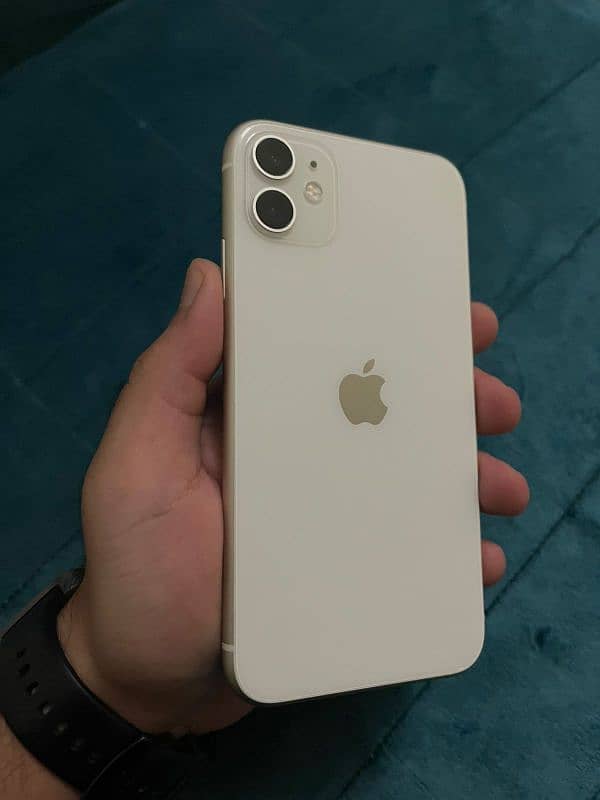 iPhone 11 White Box Pull out 100BH 4