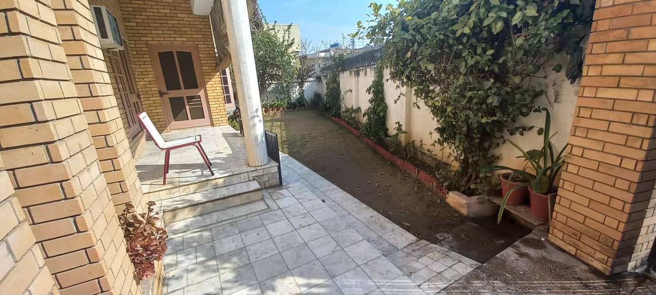 3 floor,1 Kanal house for sale-Installements acceptable 1