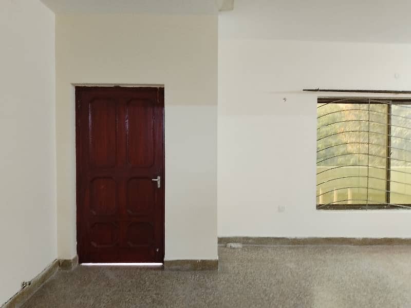 4 bed Upper portion available for rent in i8  near to markz 3