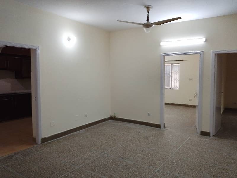 4 bed Upper portion available for rent in i8  near to markz 7