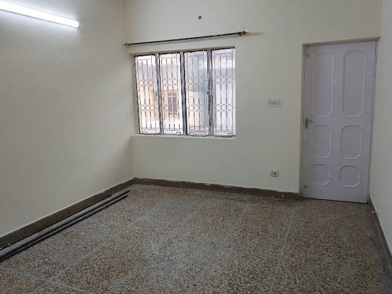 4 bed Upper portion available for rent in i8  near to markz 9