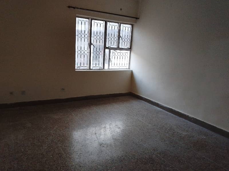 4 bed Upper portion available for rent in i8  near to markz 13