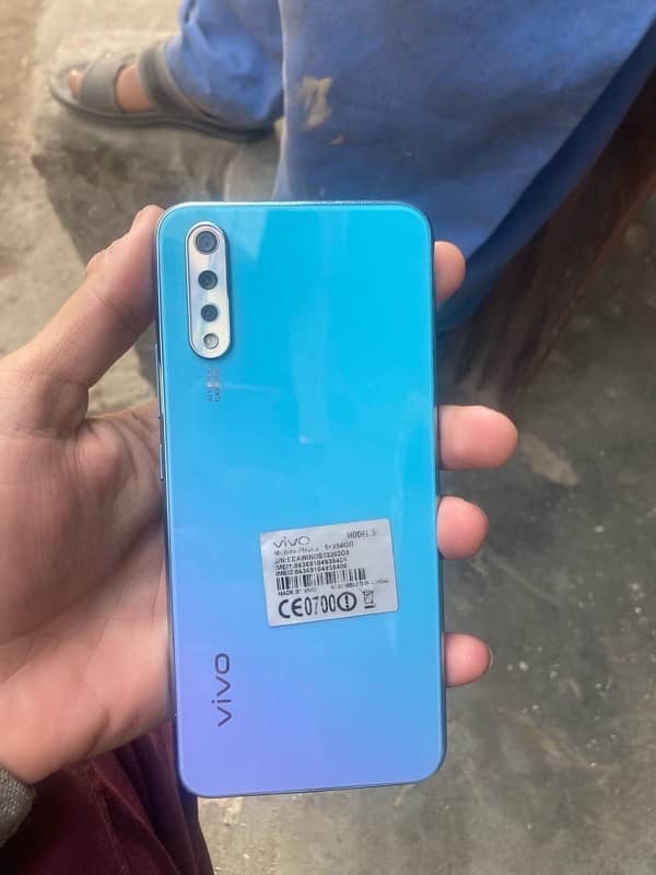 vivo s1 8gb rom 256gb ram 5