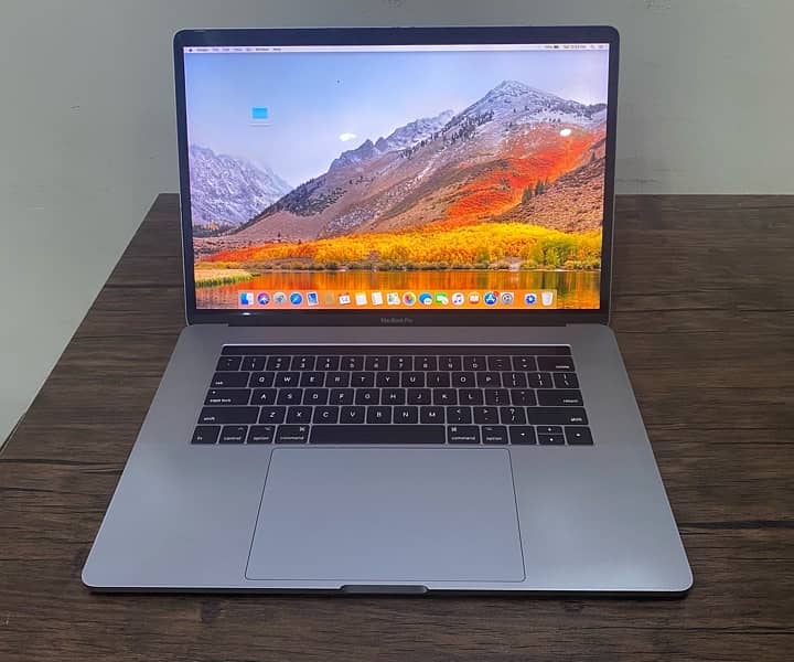 Macbook Pro 2017 15” 4gb graphics 16gb ram 0