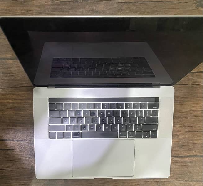 Macbook Pro 2017 15” 4gb graphics 16gb ram 2