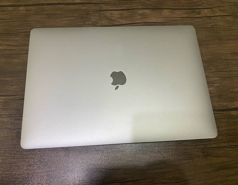 Macbook Pro 2017 15” 4gb graphics 16gb ram 3