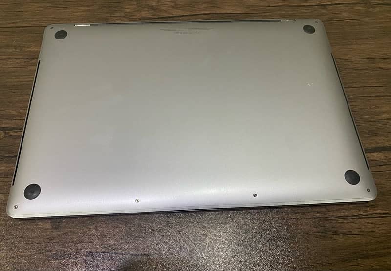 Macbook Pro 2017 15” 4gb graphics 16gb ram 4