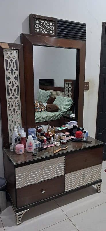 Room Set (King Size Bed, Divider, Cupboard, Dressing and Side Tables) 3