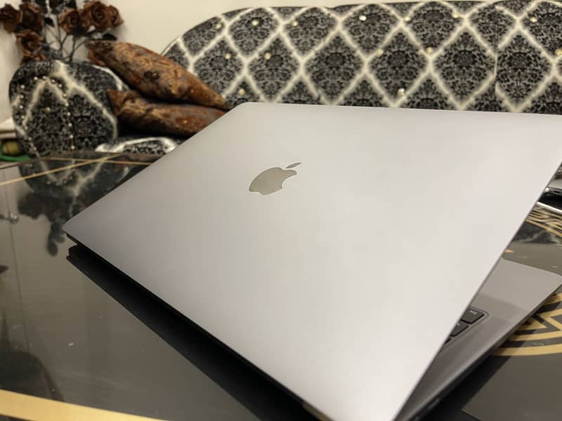 Apple Laptop Macbook Air 2019, Core i5, 256GB SSD, 8GB Ram,13 Inches 1