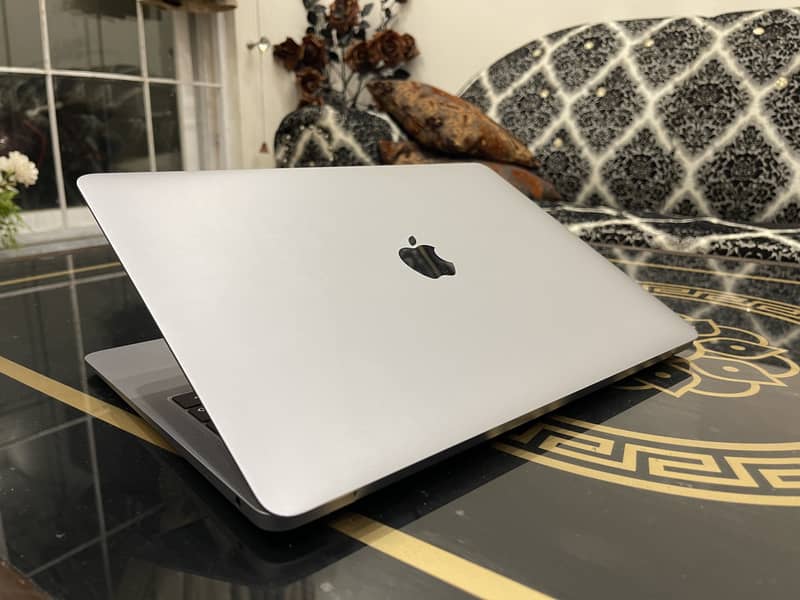 Apple Laptop Macbook Air 2019, Core i5, 256GB SSD, 8GB Ram,13 Inches 3