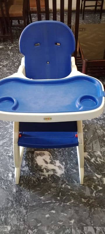 High Chair in good condition for sale 7