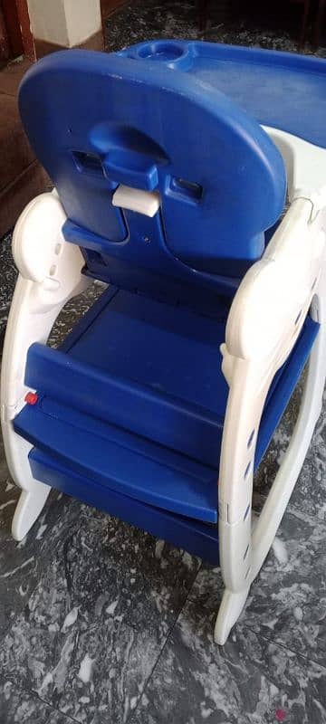 High Chair in good condition for sale 8