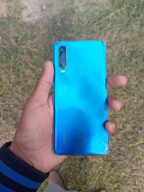 Huawei p30 pta approved Dual sim & back broken baki all okay 0