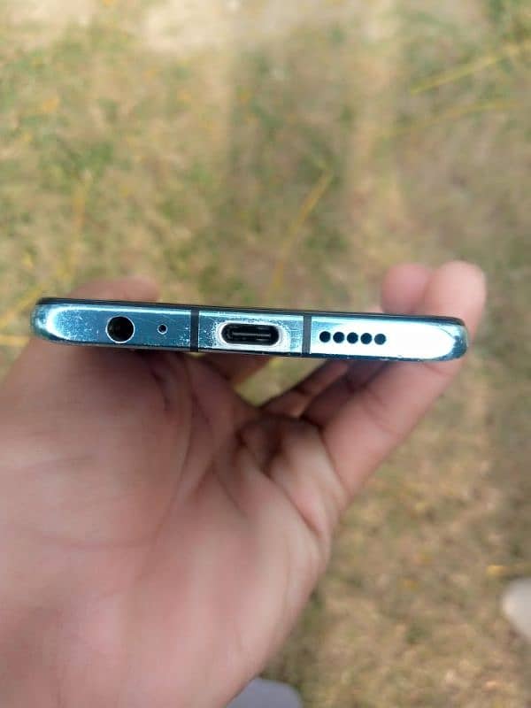 Huawei p30 pta approved Dual sim & back broken baki all okay 2