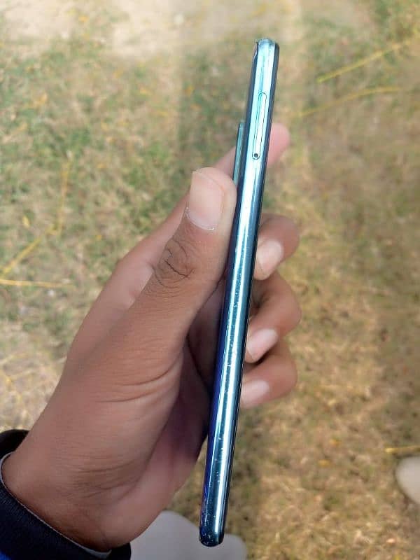 Huawei p30 pta approved Dual sim & back broken baki all okay 3