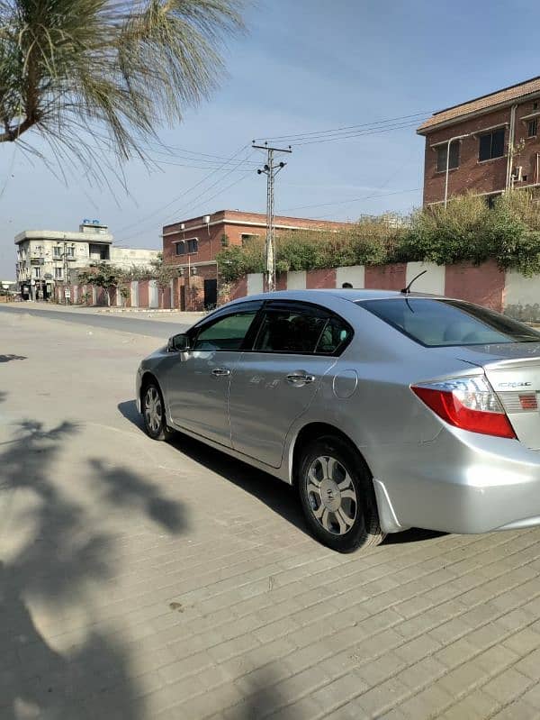 Honda Civic Hybrid 2012 4