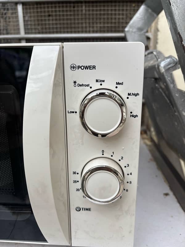 Brand new dawlance microwave oven 1