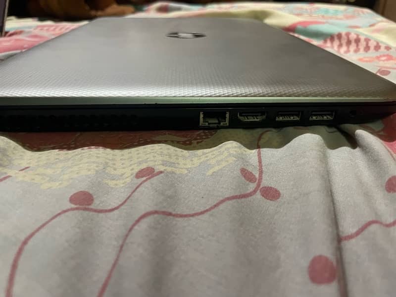 Hp Laptop AMD A6with AMD Radeon R4 Graphics 2