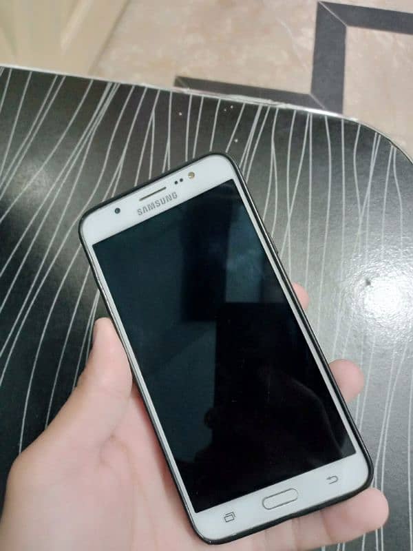 Samsung Galaxy J7 for sale 0