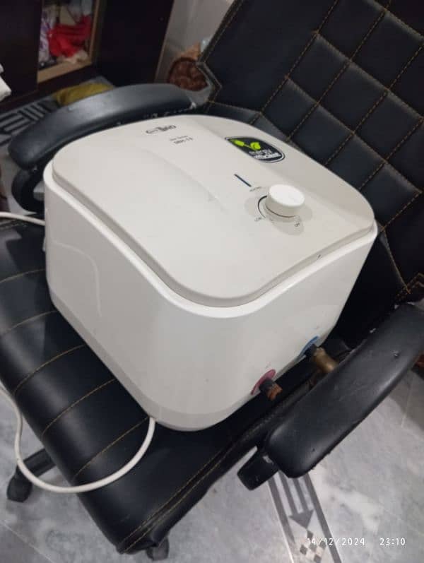 Electric Water Heater Super Asia 15L Capacity 1