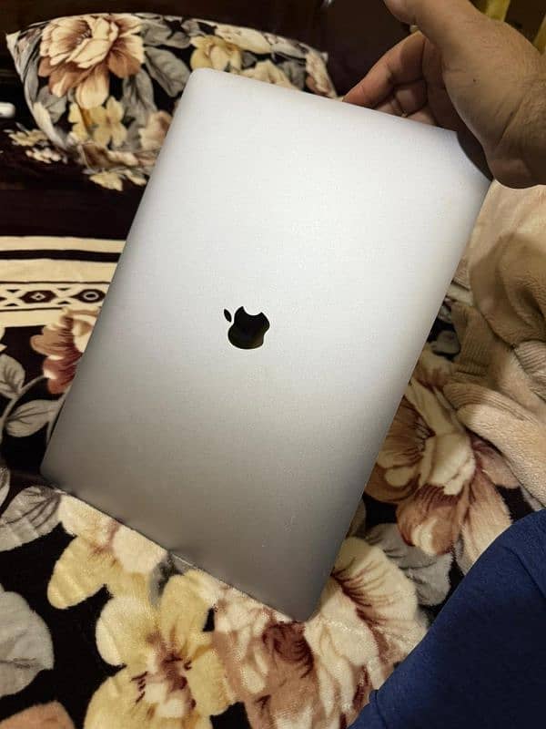 MAC book pro 16 inches 2