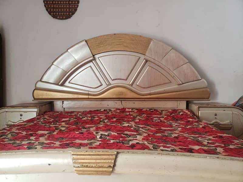 king size bed with dressing 1